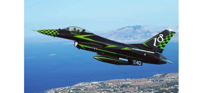 ITALERI I1337 - Avion F-16 Special Colors 