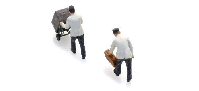 ART7875010 - Personnel de quai avec bagages (à peindre) - Artitec