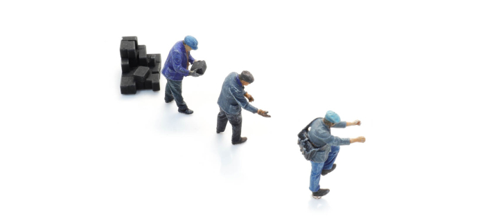 ART5870089 - Cheminots / Personnel SNCF chargeant des briquettes - Artitec