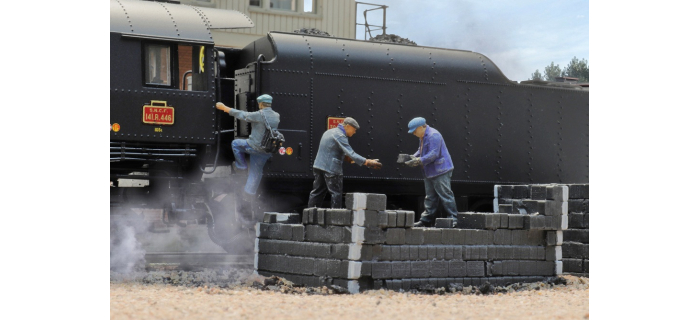 ART5870089 - Cheminots / Personnel SNCF chargeant des briquettes - Artitec