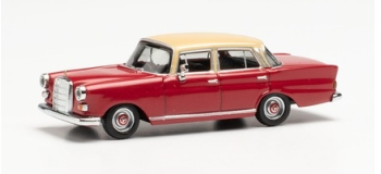 HER430739 - Mercedes-Benz 200 rouge avec toit crème - Herpa