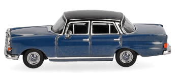 HER430739-004 - Mercedes Benz 200 bleu/noir avec aileron arrière - Herpa