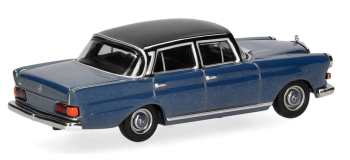 HER430739-004 - Mercedes Benz 200 bleu/noir avec aileron arrière - Herpa