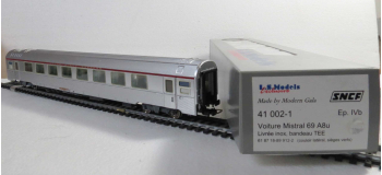 DEP-LSM41002-1 - Voiture mistral 69 A8u SNCF livréé inox TEE - LS Models