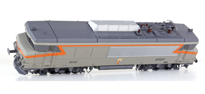 LSM10481 Locomotive électrique LS MODELS BB 15040 SNCF, gris béton/orange, blason: Livry-Gargan