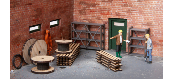 NO 67140 - Set de décor industriel (Rouleaux cable, étagère et piles de planches) - Noch