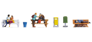 NO 15238 - Personnes sur des bancs - Noch