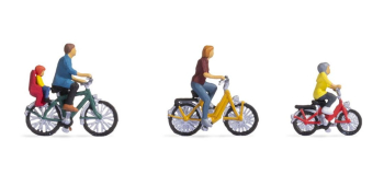 NO 15909 - Famille en balade à vélo - Noch