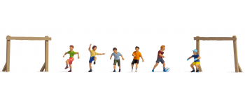 NO 15817 - Enfants au terrain de jeu - Noch