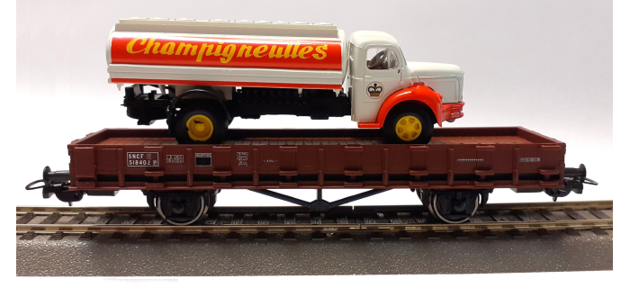 P58401-C - Wagon plat avec camion berliet 
