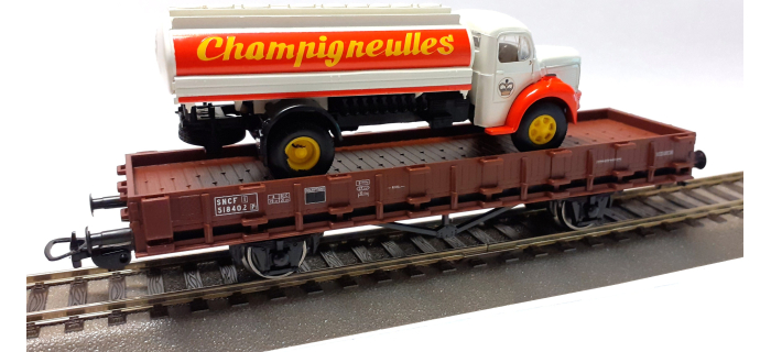 P58401-C - Wagon plat avec camion berliet 