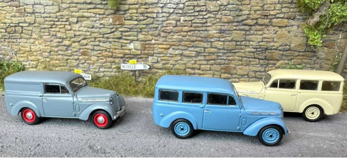 CB-176 - Voiture Renault JUVAQUATRE Familiale vitrée Bleu Céladon - REE Modeles