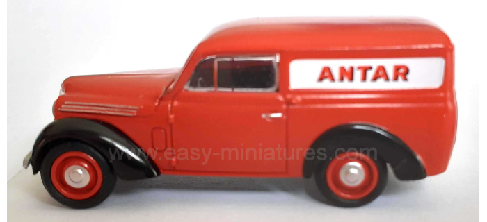 CB-173 - Voiture Renault JUVAQUATRE Fourgon tôlé ANTAR - REE Modeles